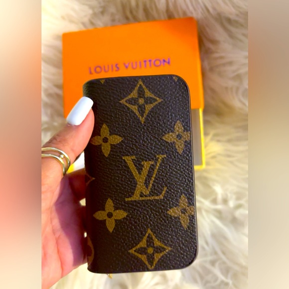 Louis Vuitton Accessories - Louis Vuitton Car Key Pouch! Used 4 days! No rips, stains, or scuffing.